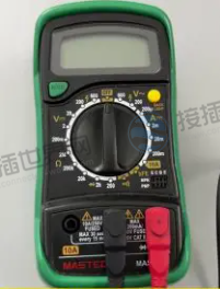 将探头插入适当的插座