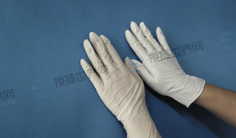 佩戴丁腈手套