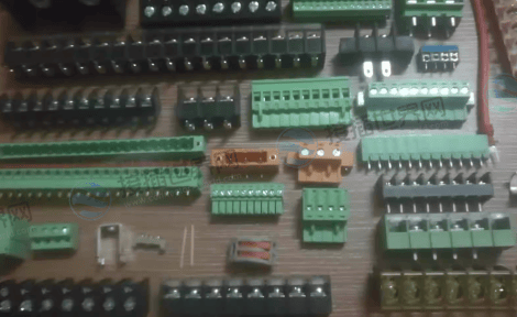 栅栏式端子排