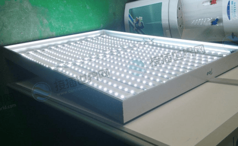 广告灯箱的内部