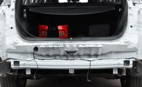 后保险杠区域的线束