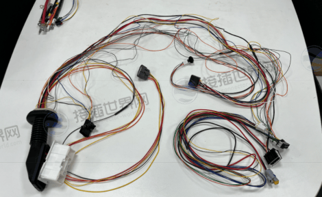 车身对门连接器